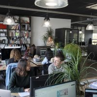 Poste(s) de travail dans un open space de 160 m2 avec salles de réunion et terrasse