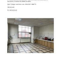 Espace de travail autonome dans atelier d'artiste