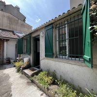 Poste à louer à Marie des Lilas dans une maisonnette sur cour
