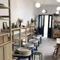 Place libre dans atelier céramique