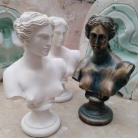 « Tirages plâtre et résine acrylique »