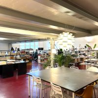 Espace de travail dans un open space lumineux et calme. Bas Montreuil, métro Robespierre.