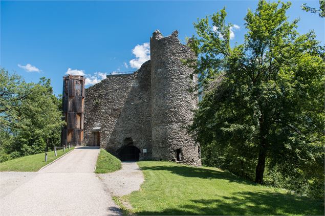 Maison des associations et château de la Aula  – Journées des artistes à Esserts-Blay