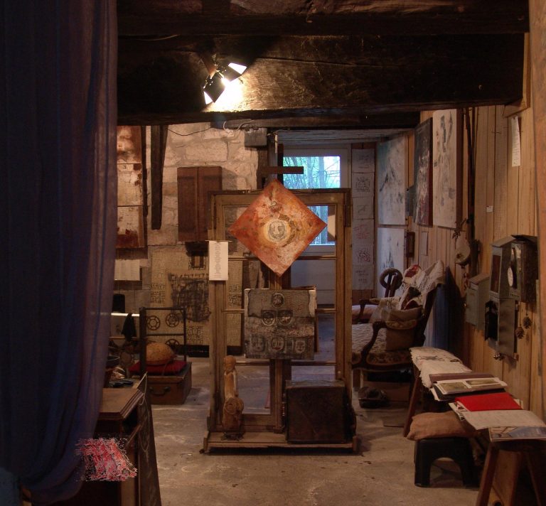 Atelier Exposition – portes ouvertes à l&rsquo;atelier: entre installation poétique visuelle et vibrations sonores…