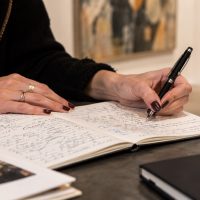 Critique d’art, journaliste professionnelle – 20 ans d’expérience